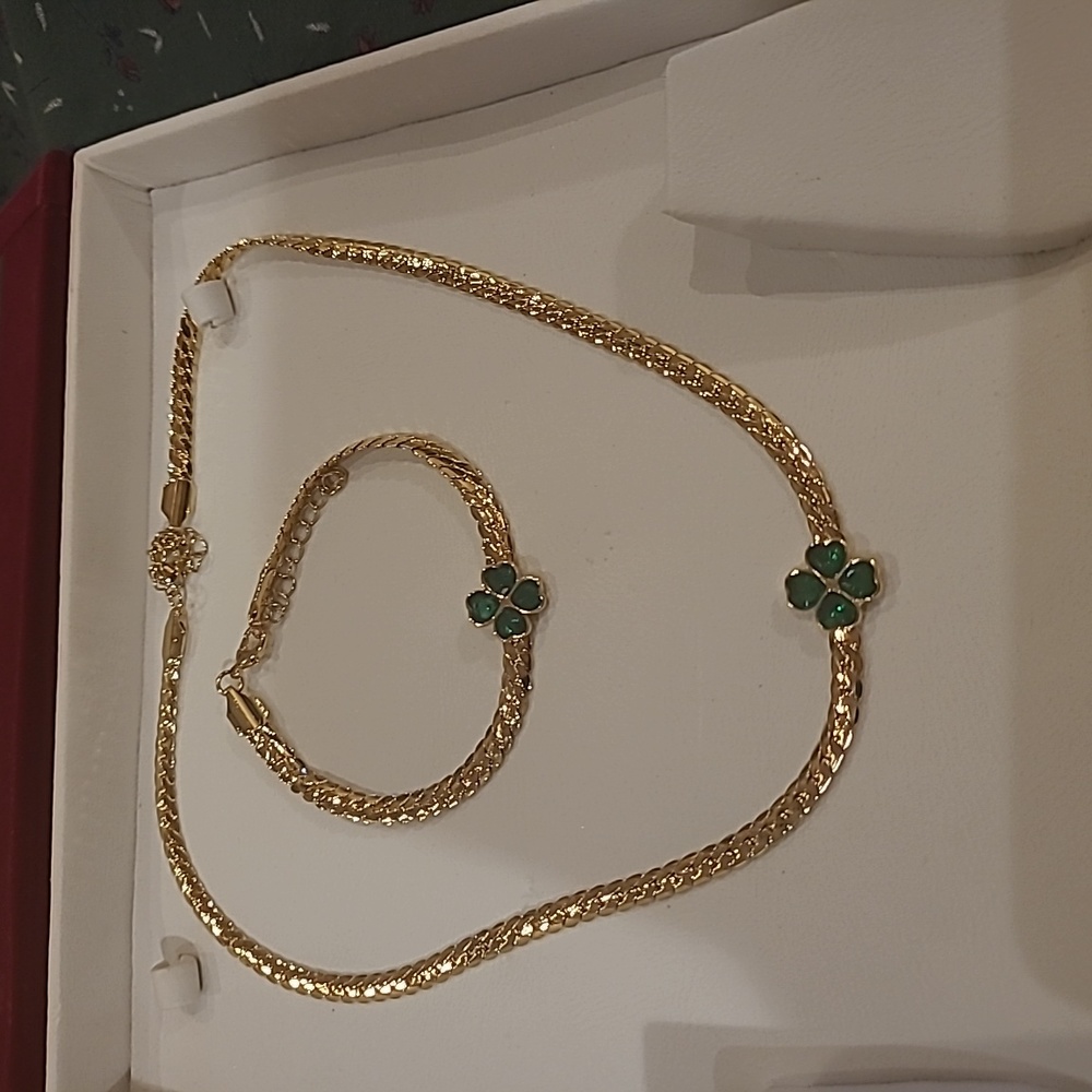 Beautiful Leaf Floral Square clover design Necklace and Bracelet Set Party Wear